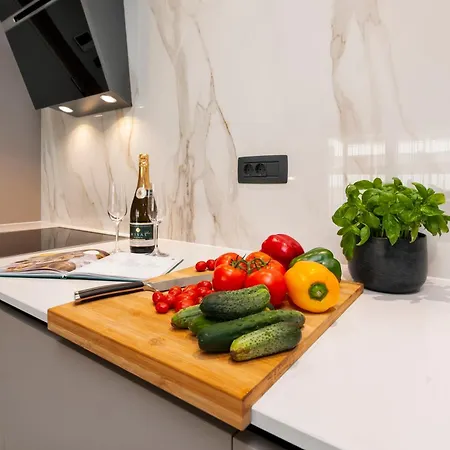 4r Royal Rojnic 3 Apartment *