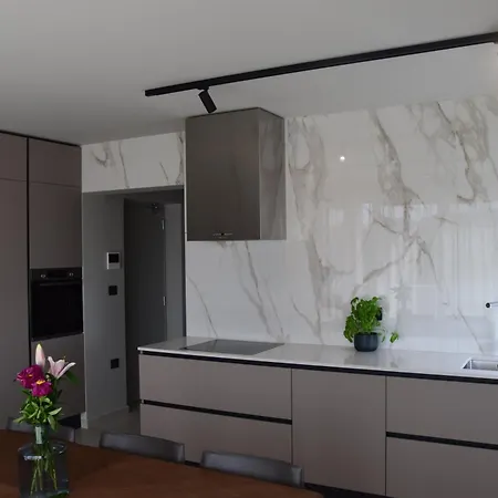 Apartment 4r Royal Rojnic 3 *