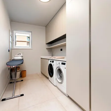 Apartman 4r Royal Rojnic 3 *