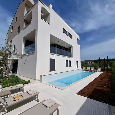 Apartman 4r Royal Rojnic 3
